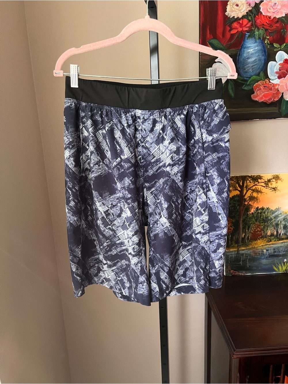 Lululemon 11” board shorts abstract color men’s shorts
